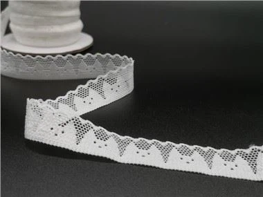 Armsad lapsed kannavad elastset pitsmustrit